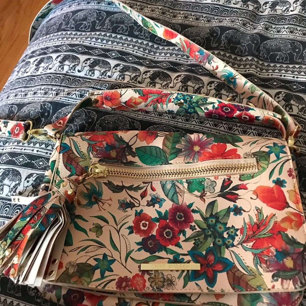 Steve Madden Flower crossbody purse!